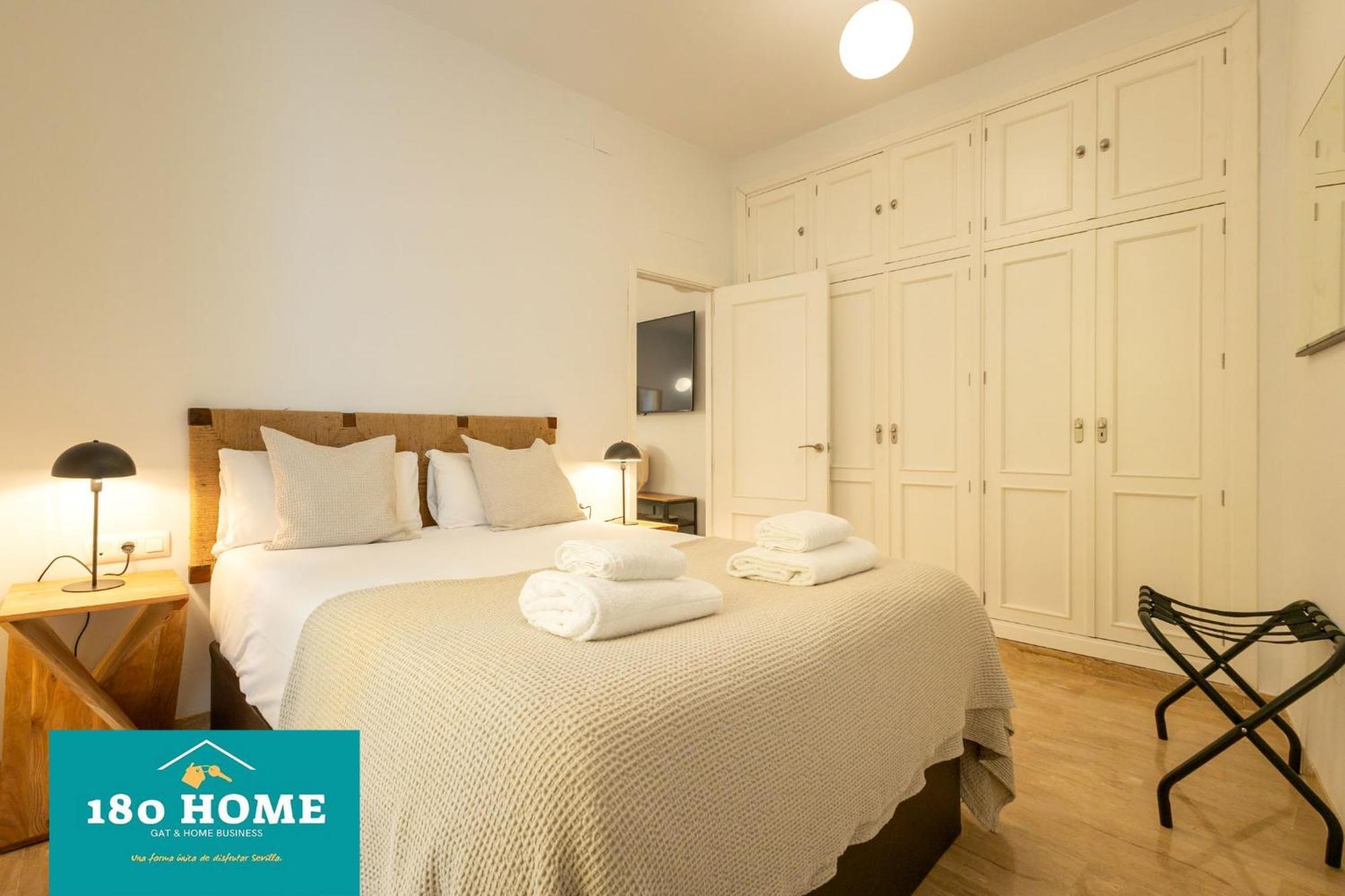 180 Home Goyeneta Luxury Seville Luaran gambar