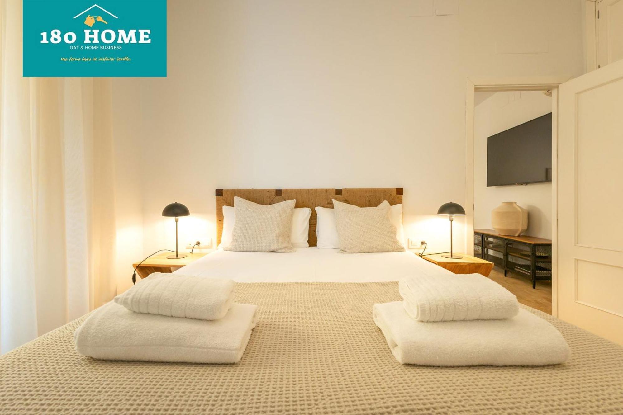 180 Home Goyeneta Luxury Seville Luaran gambar